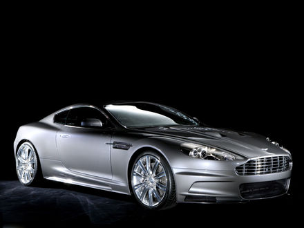 Обои на рабочий стол Aston Martin DBS серебро