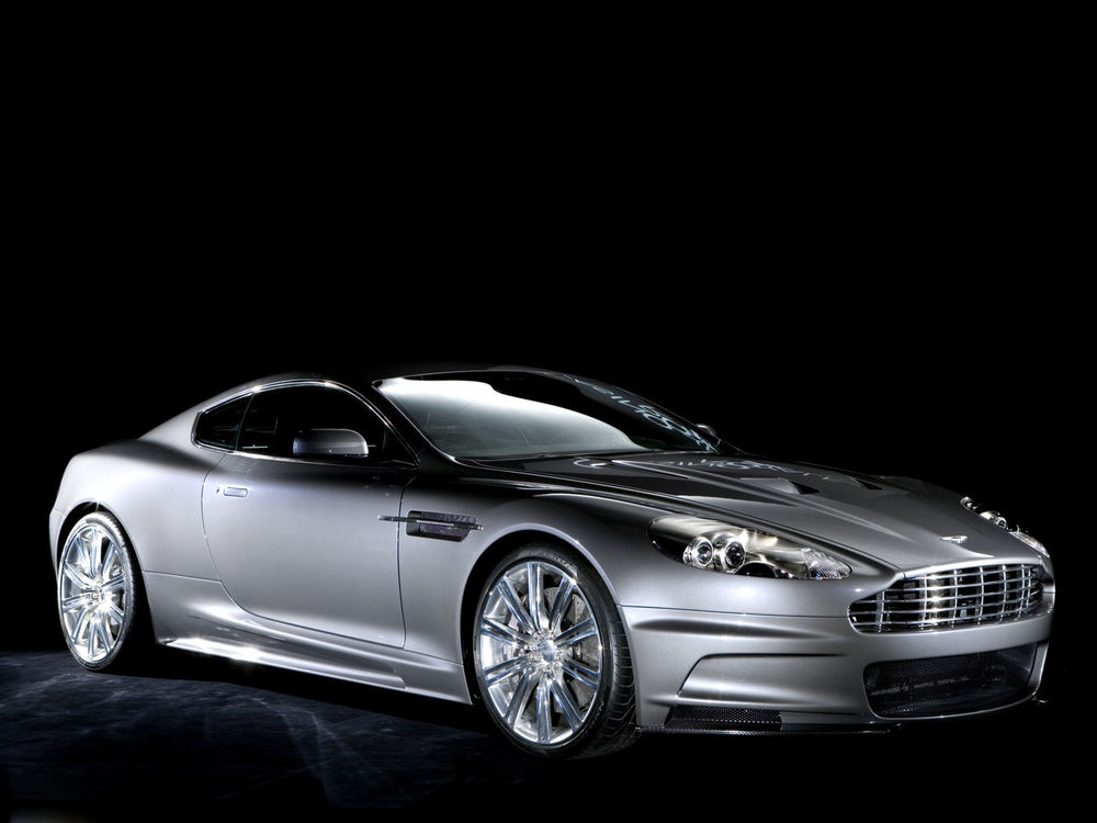 Обои для рабочего стола Aston Martin DBS серебро