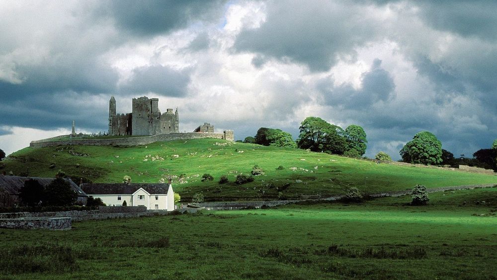 Обои для рабочего стола Замок Скала Кашел / The Rock of Cashel, город Кашел / Cashel, Ирландия