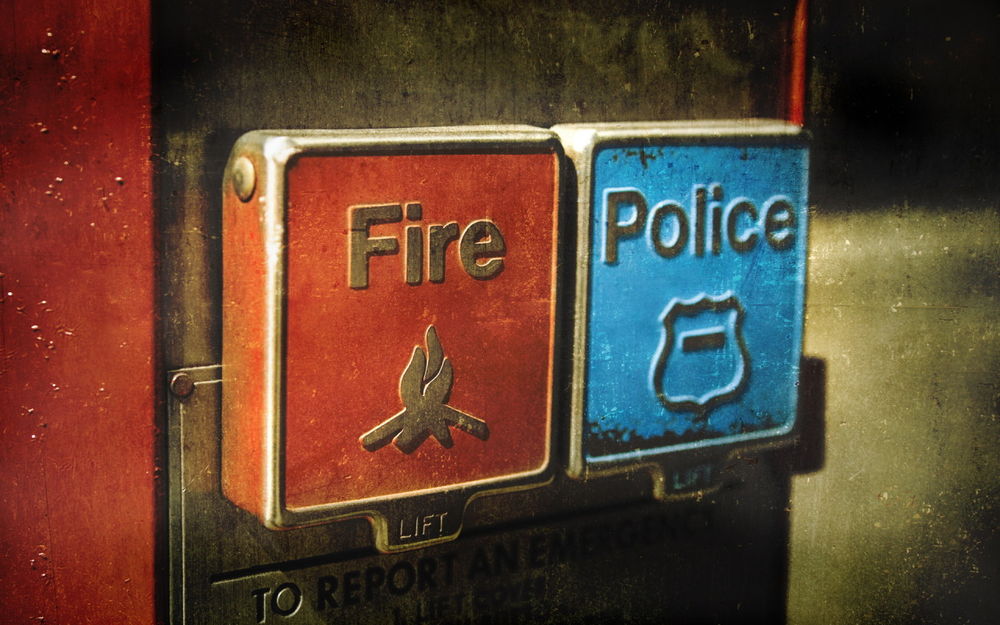 Обои для рабочего стола Тревожные кнопки Fire и Police
