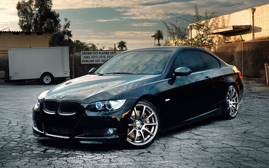 Обои на рабочий стол BMW M3 E46, фото автомобиля черного цвета, вид спереди (Crown city plating Co. 4303, 4313, 4315, 4319 Rowland Ave.)