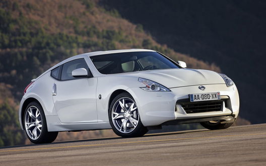 Обои на рабочий стол Белый Nissan 370z фото автомобиля 2011 года выпуска