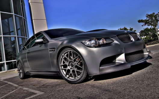 Обои на рабочий стол Серо-серебристый BMW M3