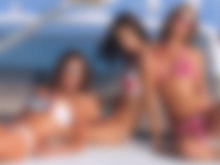Обои для рабочего стола Бразильские топ-модели Adriana Lima, Alessandra Ambrosio и Ana Beatrix Barros