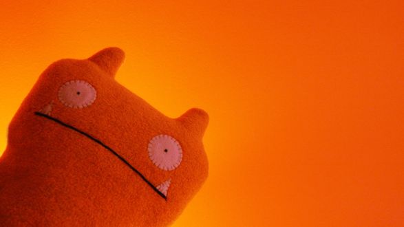 Обои на рабочий стол Игрушка в виде чертенка