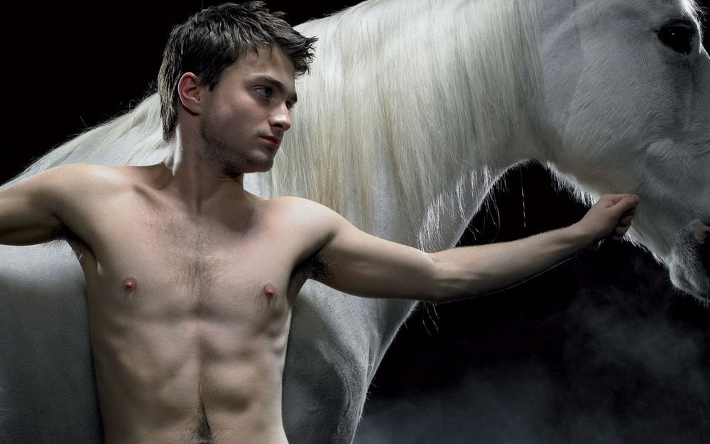 Обои для рабочего стола Дэниел Рэдклифф/Daniel Radcliffe (Гарри Поттер) с лошадью