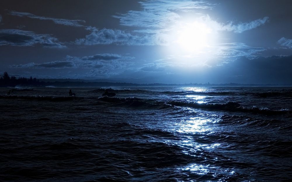 Обои для рабочего стола Ночь. Луна отражается в море