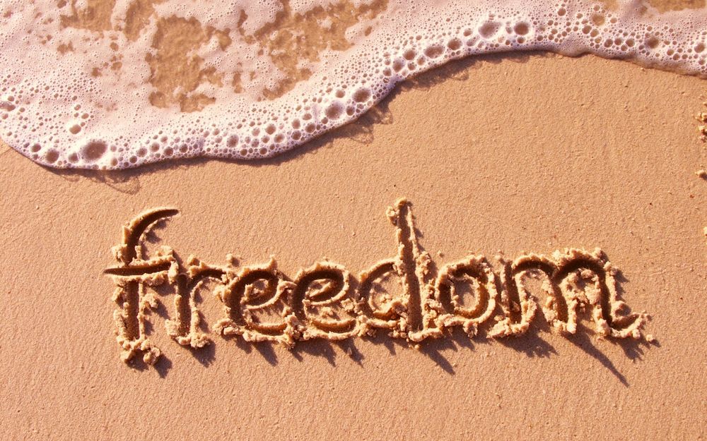 Обои для рабочего стола Freedom (свобода). Море. Пляж