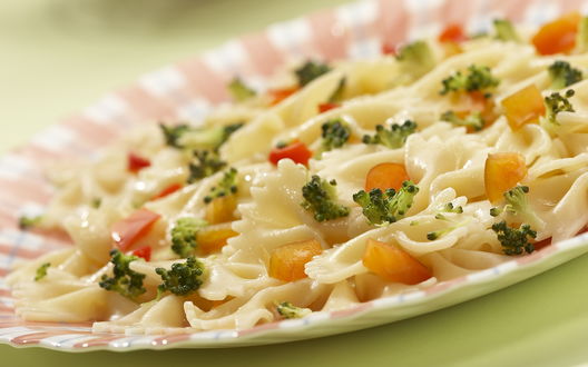 Обои на рабочий стол Макароны с овощами