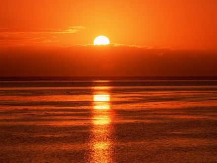 Обои на рабочий стол Закат на море
