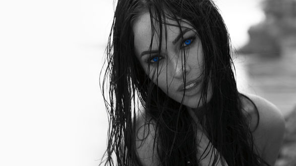 Обои на рабочий стол Меган Фокс / Megan Fox с мокрыми волосами