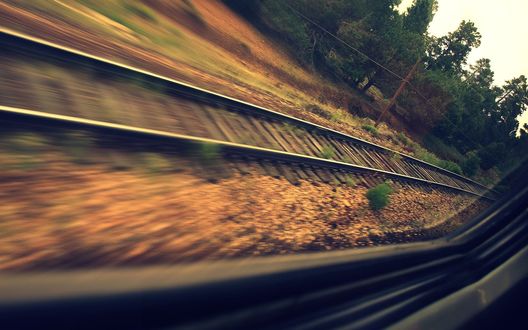 Обои на рабочий стол Фото железной дороги из вагона поезда