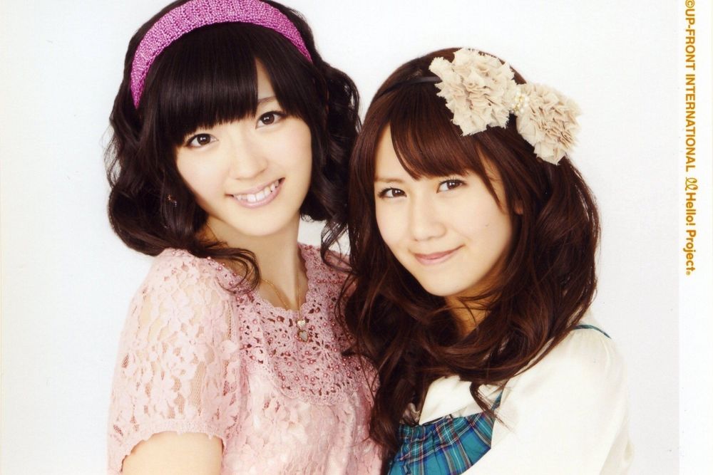 Обои для рабочего стола [C-ute] Судзуки Айри и Чисато Окай (up-front international Hello!Project)