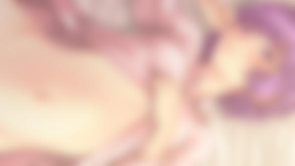 Обои для рабочего стола Satori Komeiji / Сатори Комейдзи из игры Тохо / Touhou Project / Проект «Восток» в расстегнутой розовой рубашке с обнаженным животом лежит на постели