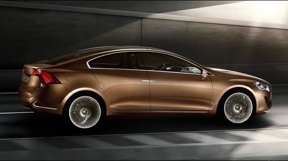 Обои на рабочий стол VOLVO  / Вольво проезжает под мостом