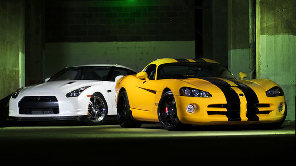 Обои на рабочий стол Dodge Viper и Nissan GTR R35