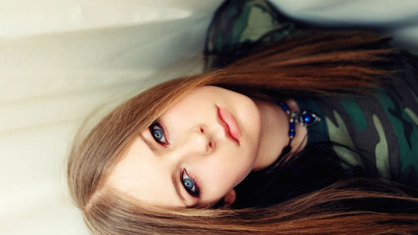 Обои на рабочий стол Avril Lavigne / Аврил Лавин