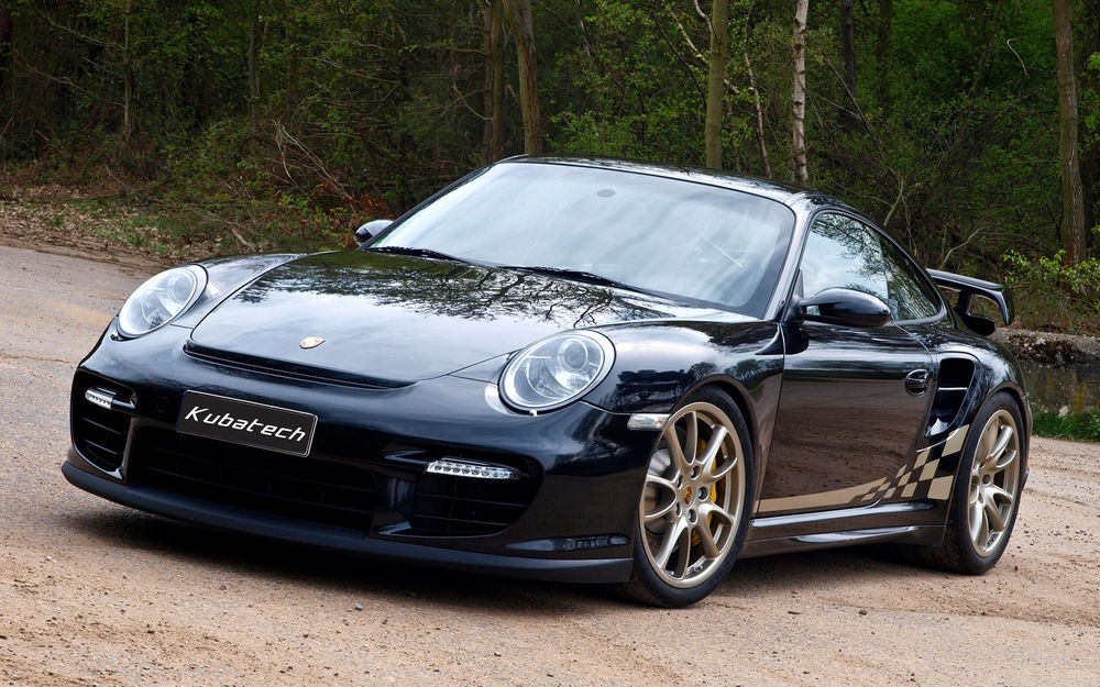 Обои для рабочего стола Porsche 911 GT на дороге возле леса (Kubatech)