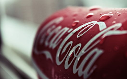 Обои на рабочий стол Coca Cola в запотевшей баночке