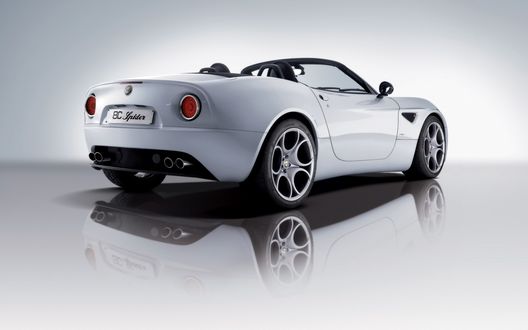 Обои на рабочий стол Alfa Romeo 8C Spider