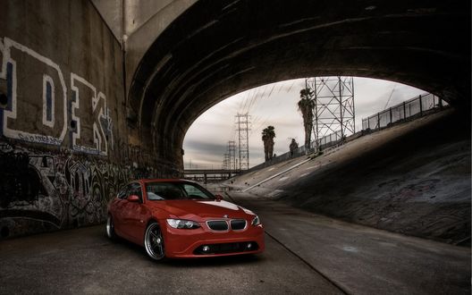 Обои на рабочий стол BMW RS35 Biturbo RDSport в туннеле