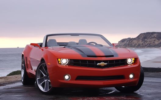 Обои на рабочий стол Camaro Convertible на берегу моря