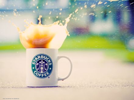 Обои на рабочий стол Чашка кофе что-то бросили (Starbucks cofee)
