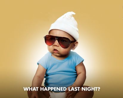 Обои на рабочий стол маленький ребёнок сидит в очках (What happened last night?)