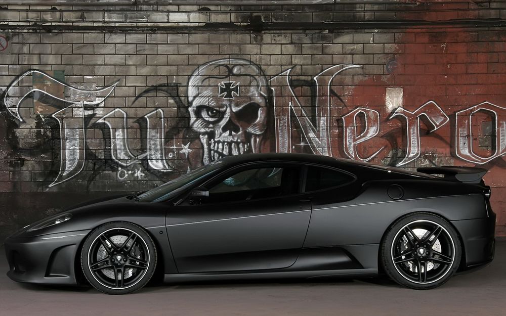Обои для рабочего стола Ferrari F430 надпись на стенеTu Nero