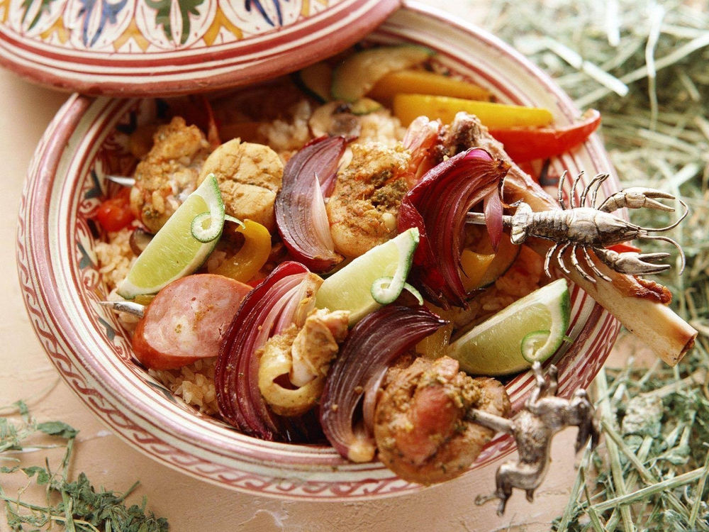 Обои для рабочего стола Шашлыки из мяса, лука и лайма