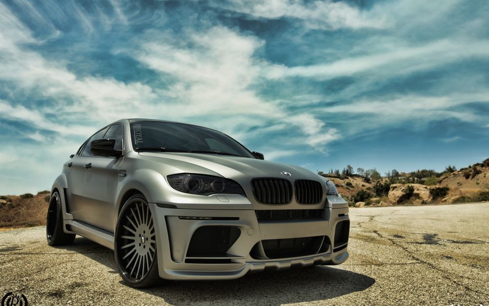 Обои для рабочего стола Тюнингованный BMW X6
