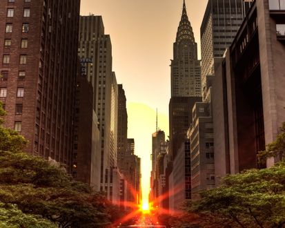 Обои на рабочий стол Восход солнца в Нью-Йорке / New York с видом на Крайслер-билдинг / Chrysler Building, США / USA