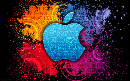 Обои на рабочий стол Логотип Apple заполненный абзацем из речи Ситва Джобса / Steve Jobs 12 июня 2005 года (I'm pretty sure none of this would have happened if I hadn't been fired from Apple. It was awful tasting medicine, but I guess the patient needed it. Sometimes life hit