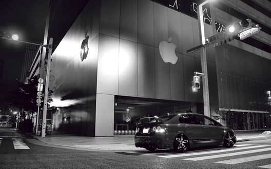 Обои на рабочий стол Honda стоит около здания с логотипом Apple