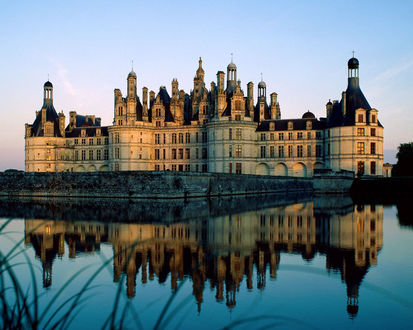 Обои на рабочий стол Старинный замок Шамбор у пруда. Франция / Château de Chambord, France