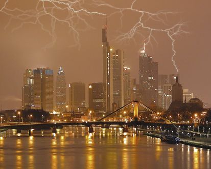 Обои на рабочий стол Молнии в городе Франкфурт / Frankfurt, Германия / Germany