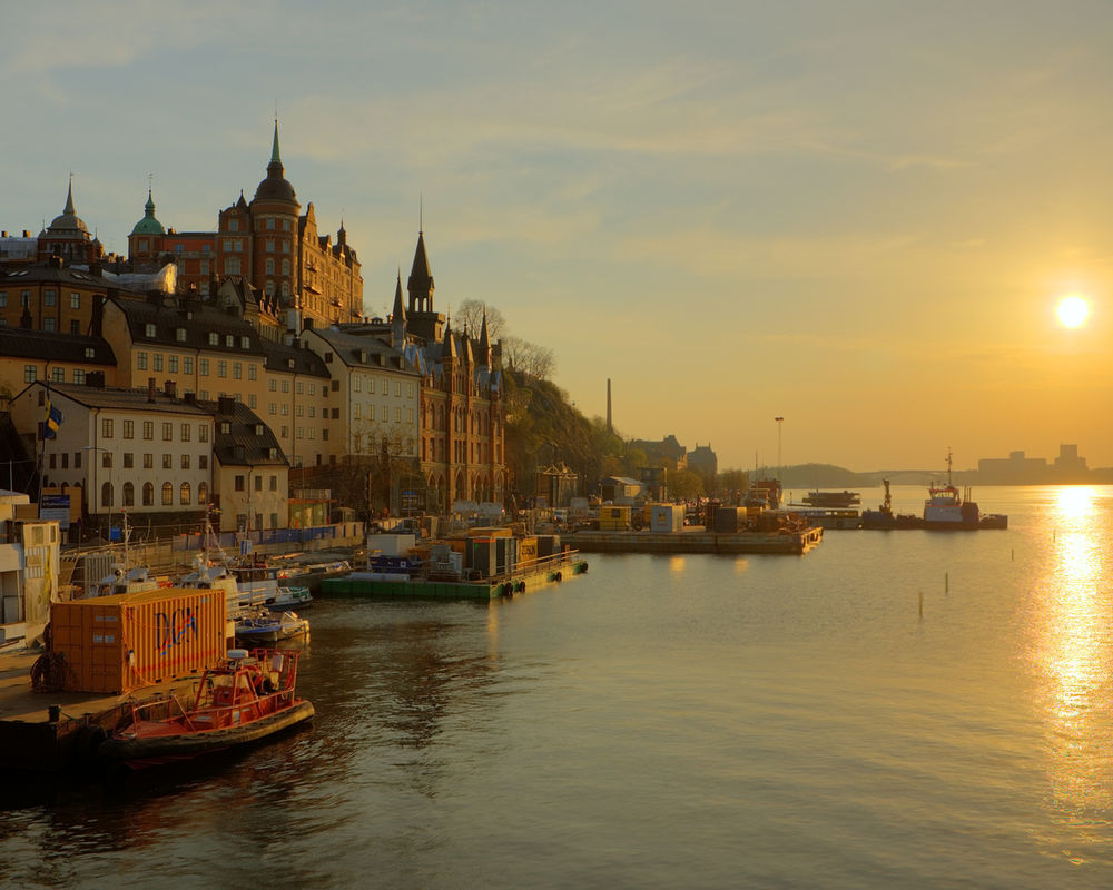 Обои для рабочего стола Причал Стокгольма / Stockholm на закате у моря, Швеция