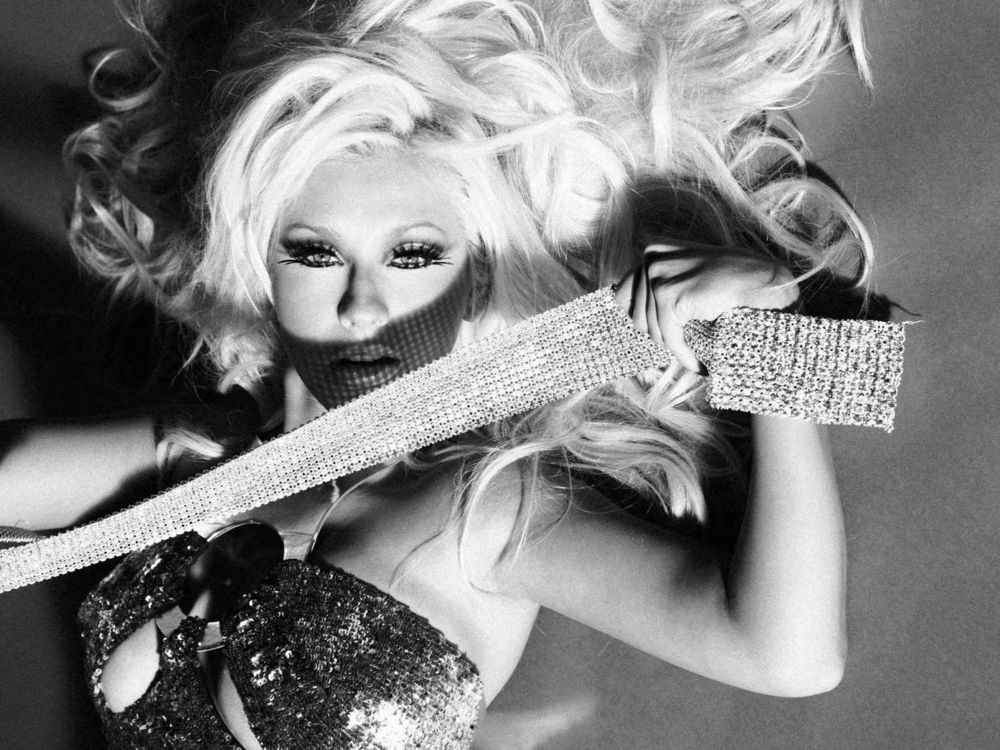 Обои для рабочего стола Christina Aguilera / Кристина Агилера с блестящим поясом