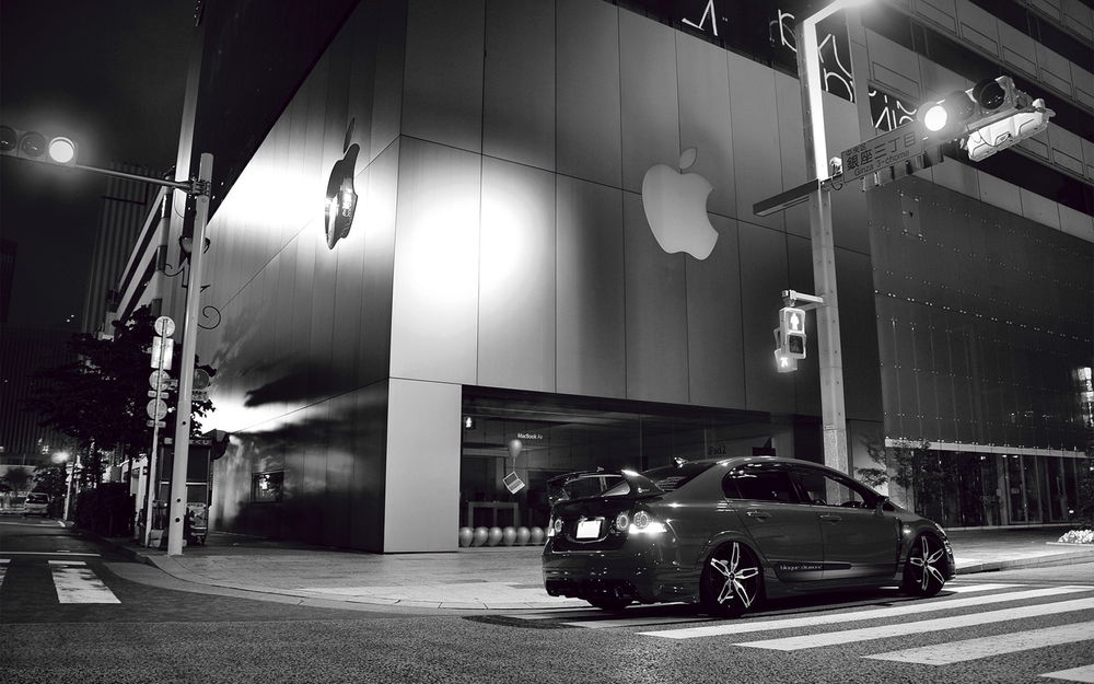 Обои для рабочего стола Honda стоит около здания с логотипом Apple