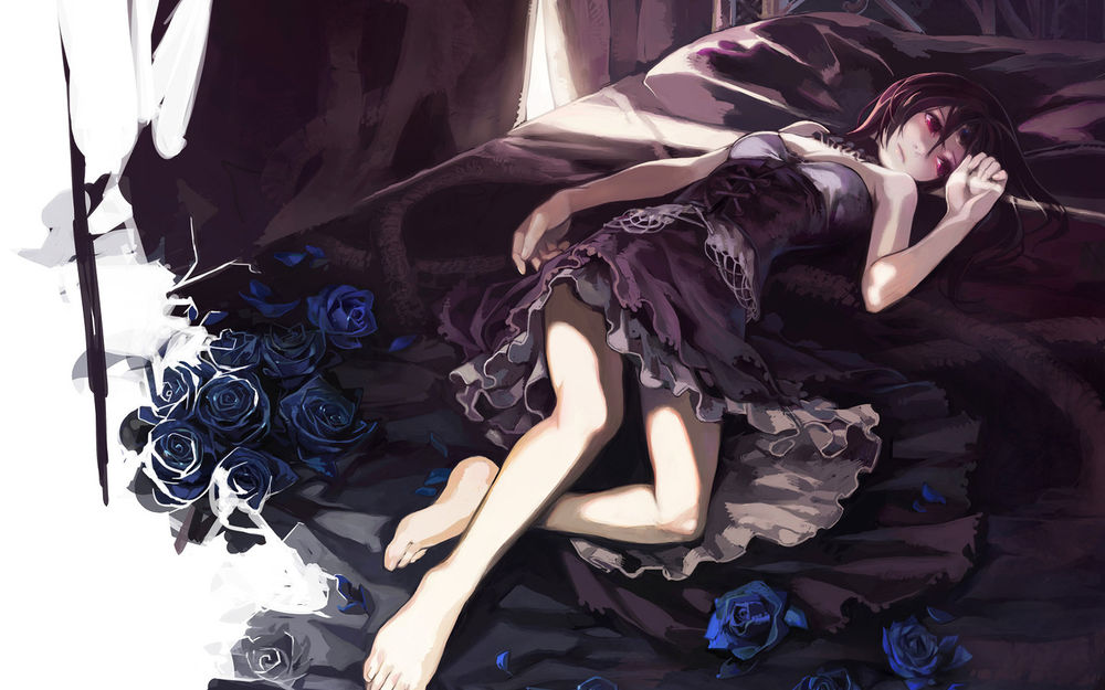 Обои для рабочего стола Грустная готичная девушка лежит на кровати с синими розами