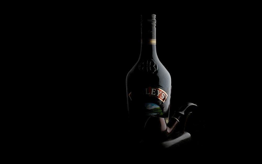 Обои для рабочего стола Бутылка ирландского ликера Baileys