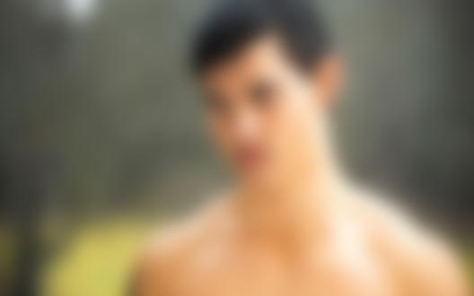 Обои для рабочего стола Актер Тейлор Лантер / Taylor Lautner под дождем