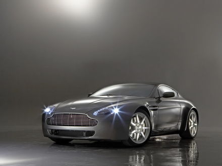Обои на рабочий стол Серый Aston Martin V8 Vantage
