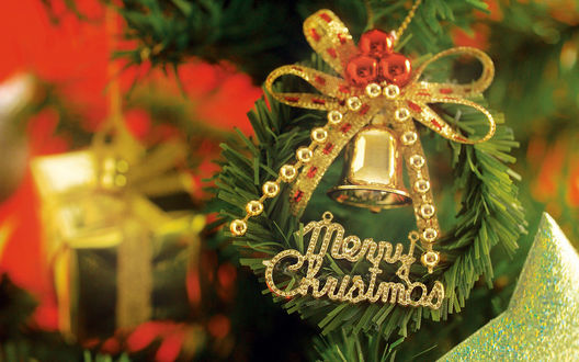 Обои на рабочий стол Новогоднее украшение с надписью Merry Christmas и колокольчиком