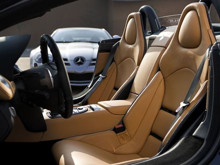 Обои на рабочий стол Салон автомобиля Mercedes McLaren SLR Roadster