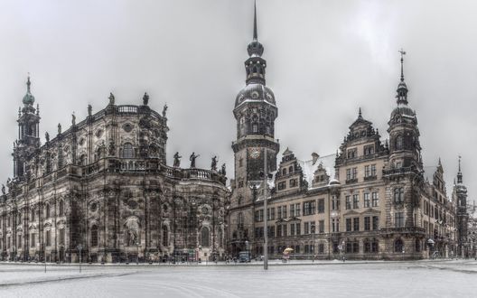 Обои на рабочий стол Фонари на театральной площади в Германии / Germany