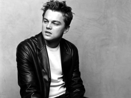Обои на рабочий стол Актер Леонардо ДиКаприо / Leonardo DiCaprio в неопртяном виде
