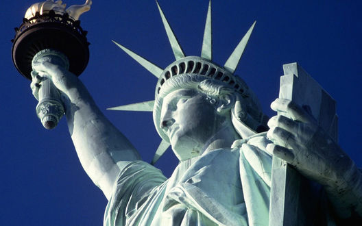 Обои на рабочий стол Статуя Свободы / Statue of Libertyв Нью-Йорке, США крупным планом