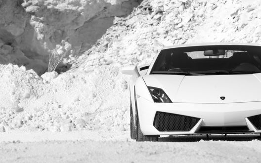 Обои на рабочий стол Lamborghini_Gallardo_LP560-4 в горах
