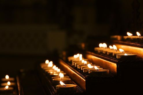 Обои на рабочий стол Свечи в соборе Св. Юра, Львов, Украина